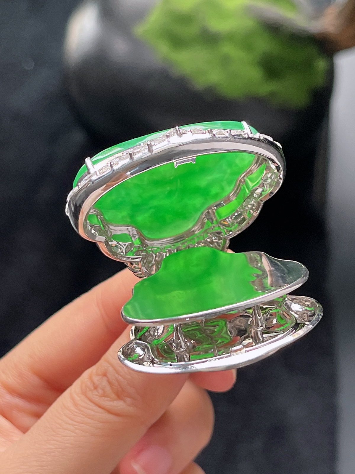 翡翠冰糯种绿色吊坠，印记：Au750,伴钻石