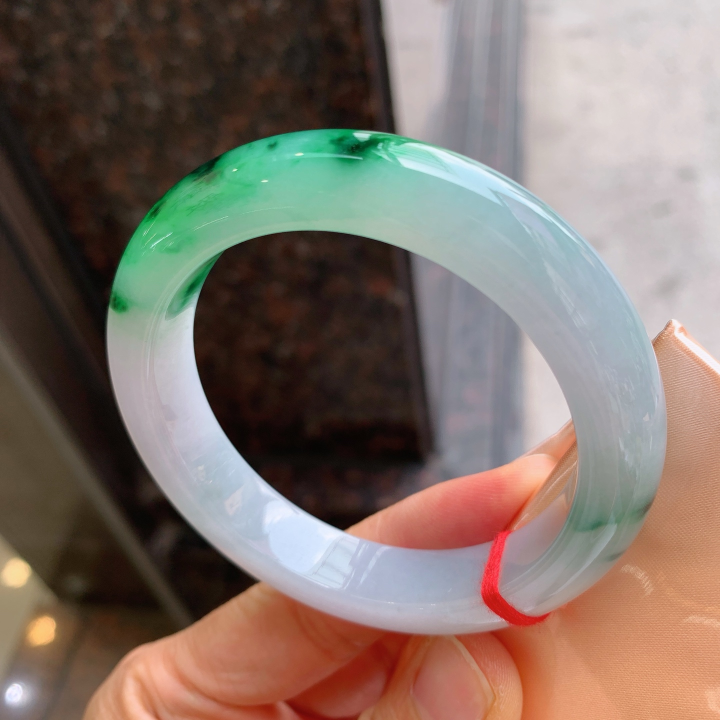 正圈飘绿 无裂 尺寸：56.8/12.2/9.4 色辣