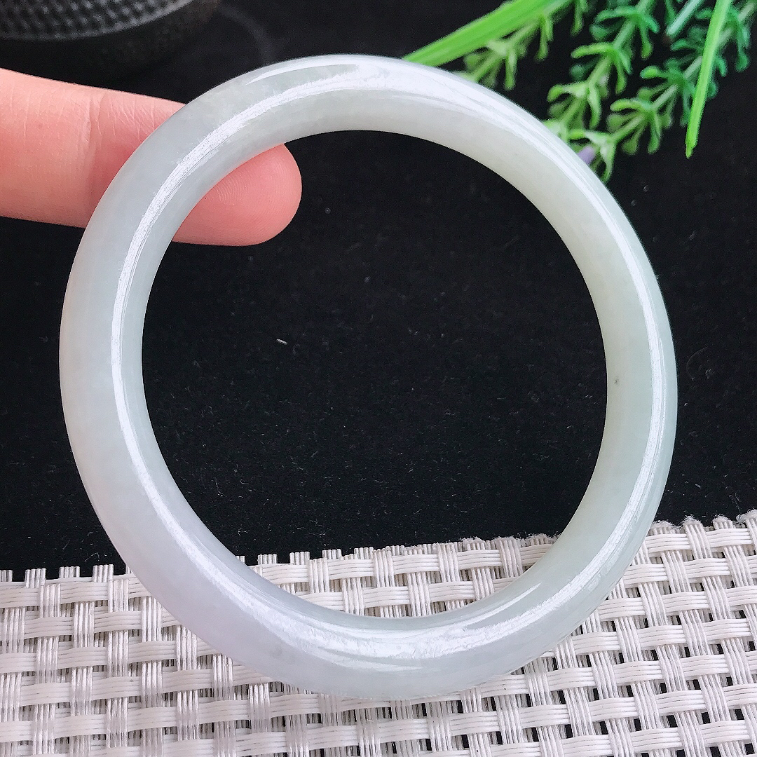 实拍A货翡翠60/9/8.5老坑冰润水灵圆条手镯宽边玉镯平安镯