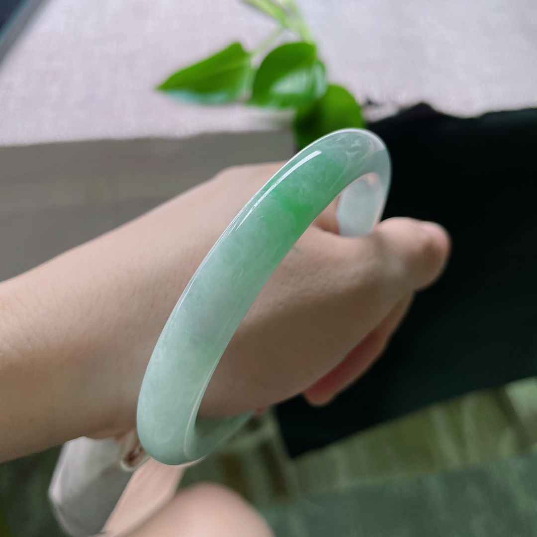 59.7/9.8，绿底圆条，一抹翠色鲜活灵动，种老，佩戴优雅永不过时，皮纹，ss50618a