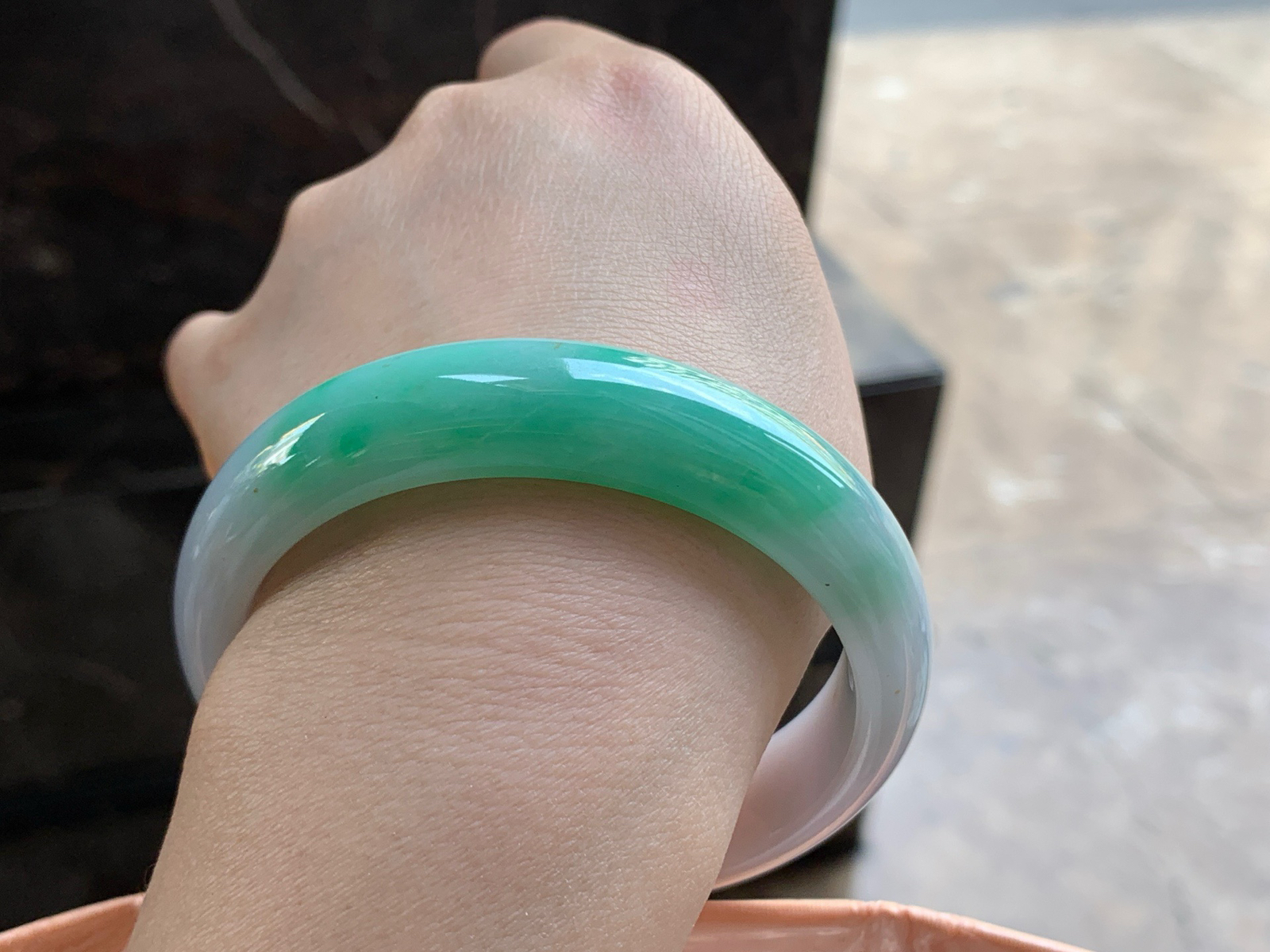 59-14.4-8.3

带色手镯^_^玉质温润 细腻