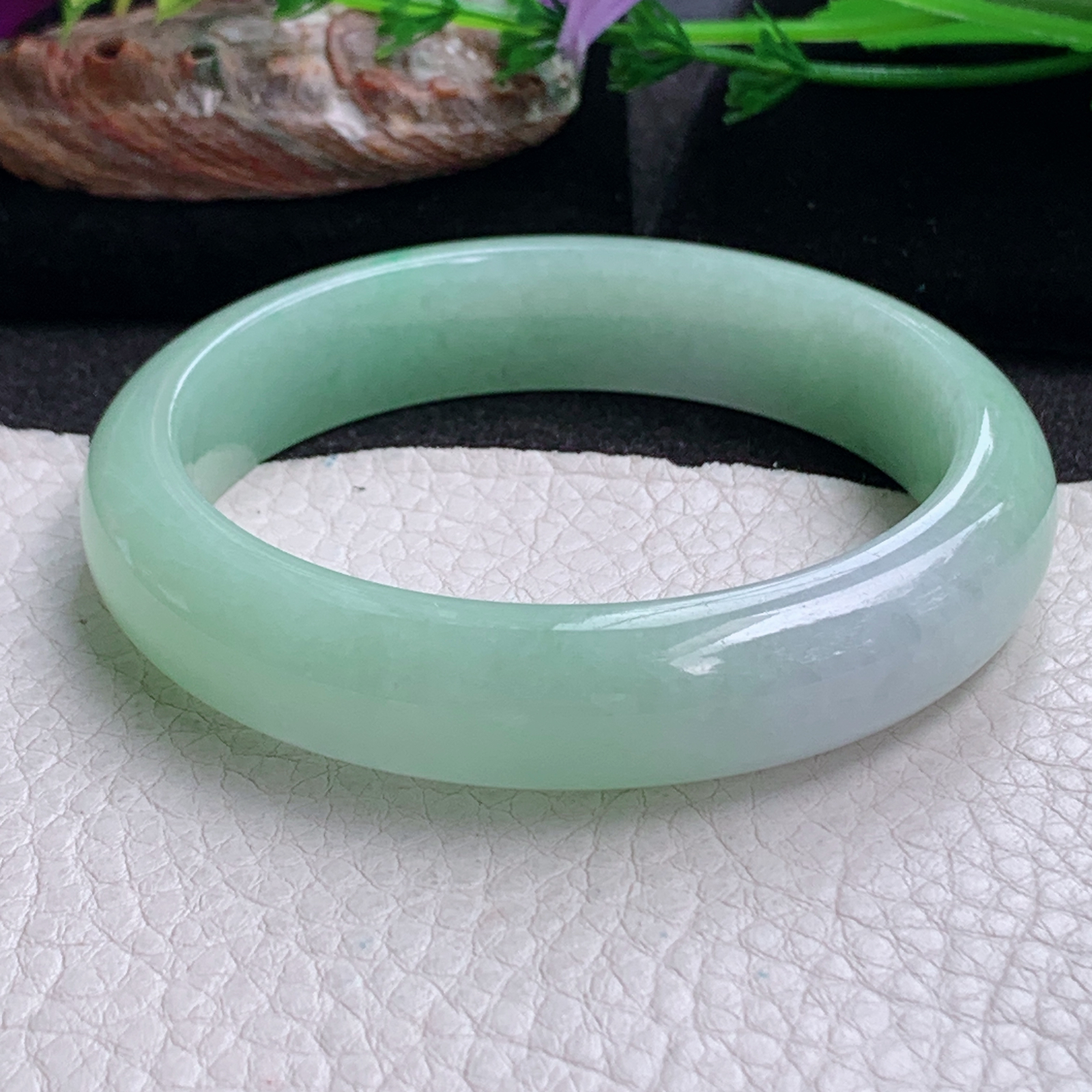 ee实拍57*13*8.2平安镯 天然缅甸翡翠a货白的甜绿水润正圈玉镯子
