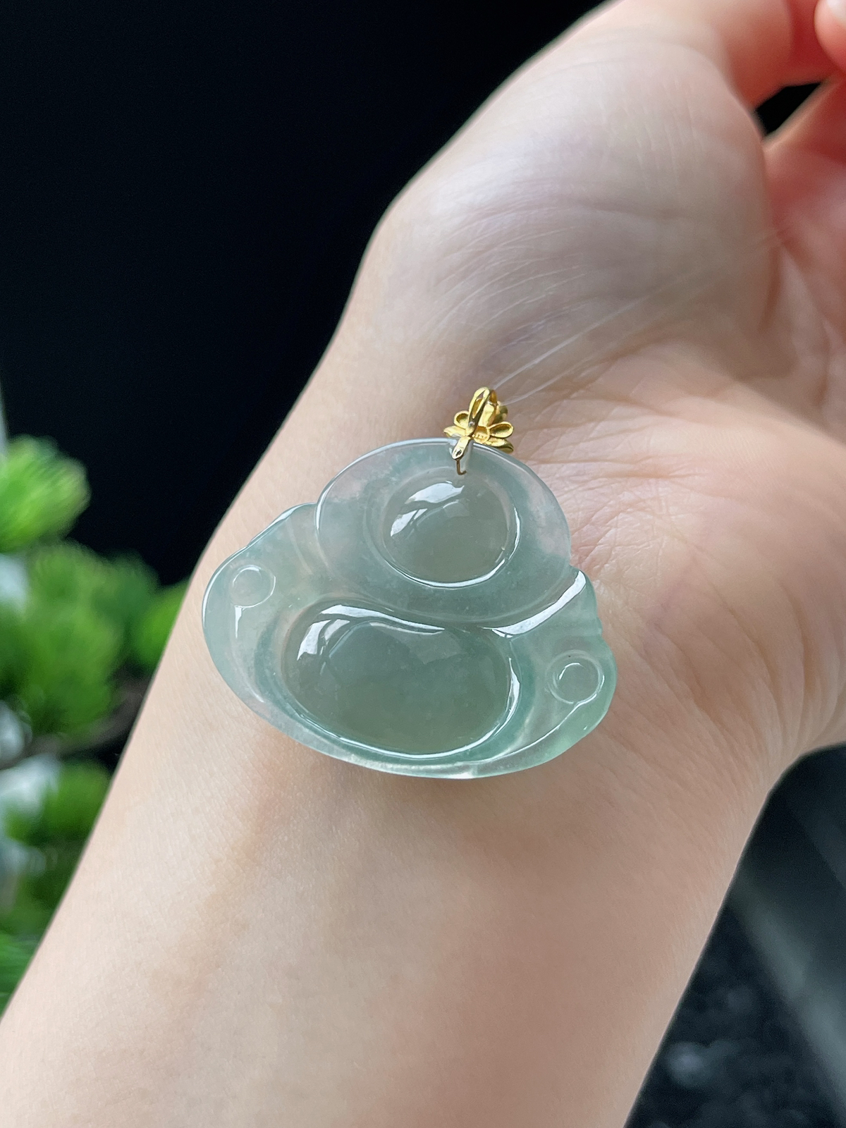 18k金 翡翠冰糯种淡绿色佛公吊坠