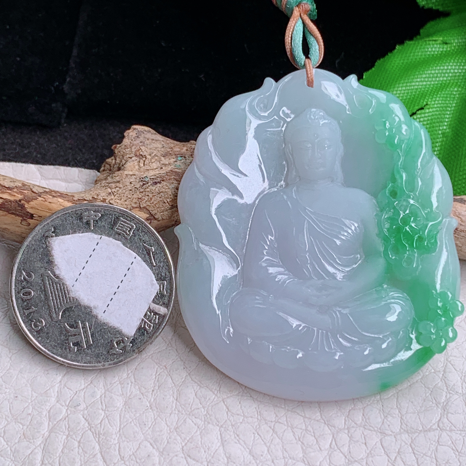 bg实拍50.6*42.8*6缅甸翡翠a货精雕飘绿花开见佛 大日如来佛祖玉吊坠 玉挂件