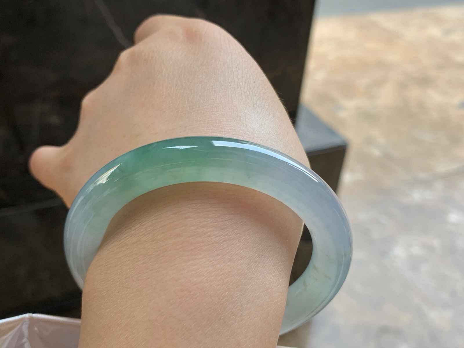 55-11

冰蓝圆条手镯^_^种水好