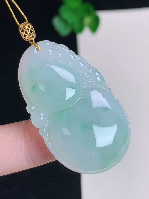 ，18k金镶飘花葫芦，无裂，尺寸35.8/21.7/5.5，№:y200220