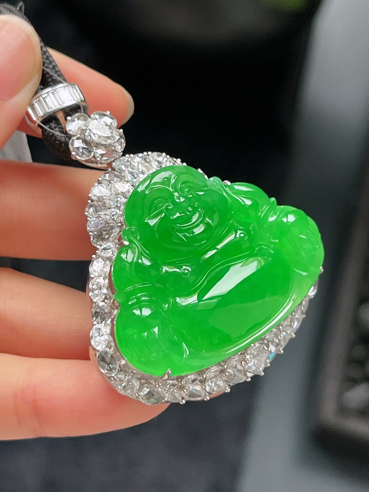 翡翠冰糯种绿色吊坠，印记：Au750,伴钻石