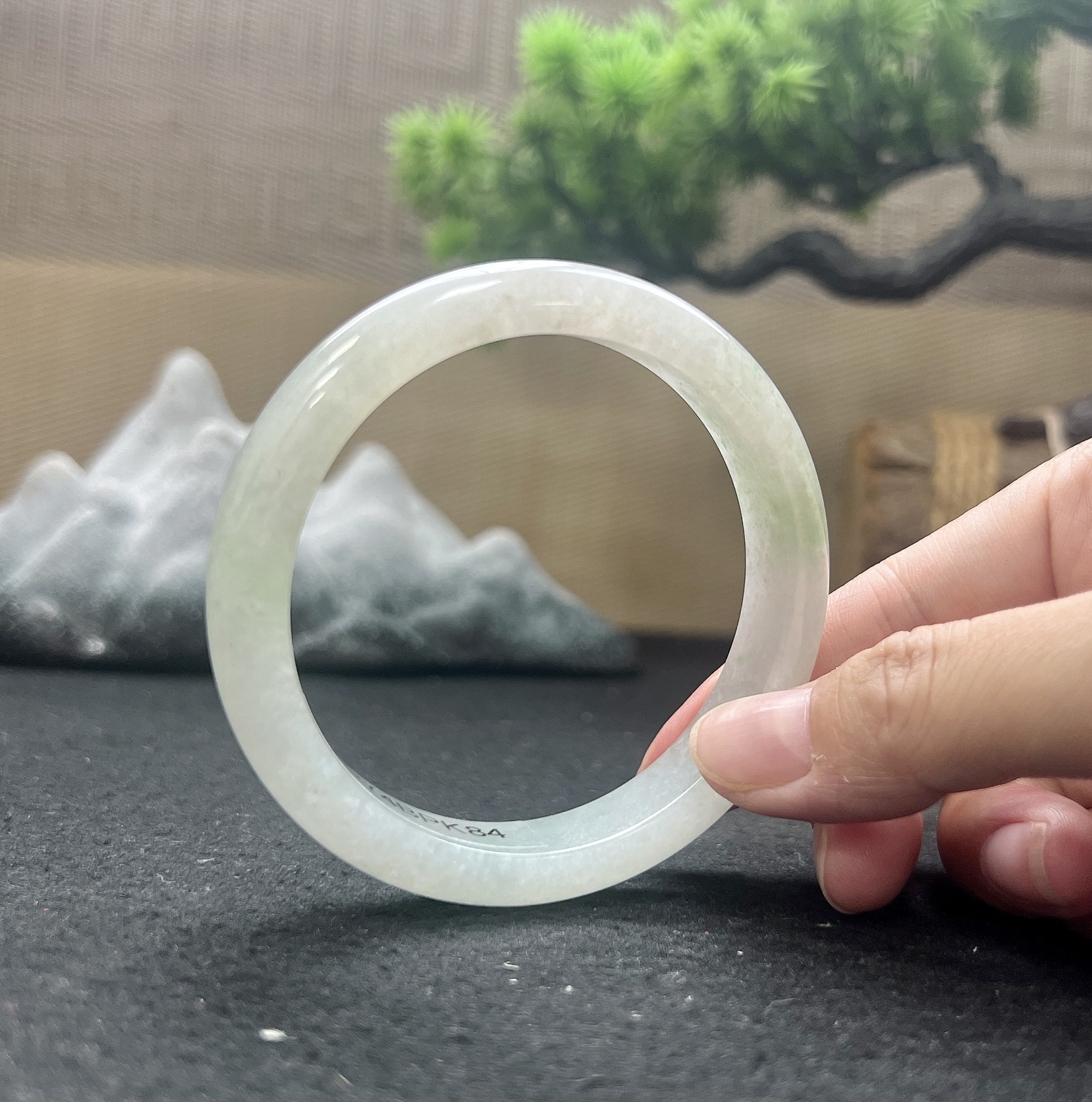 59圈口正圈飘绿手镯