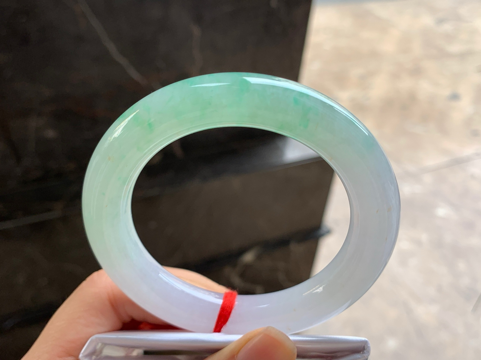 57-12

晴绿圆条手镯^_^清新