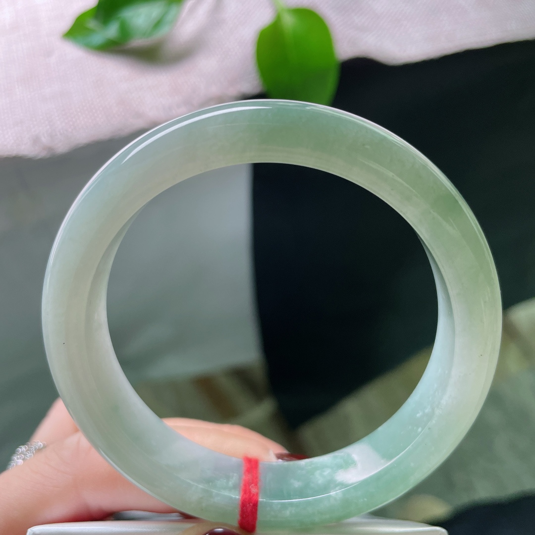 57.7/12.7/8.4绿底正圈，水润细腻，渐变之色，悠悠岁月，皮纹，无裂，ss48944a