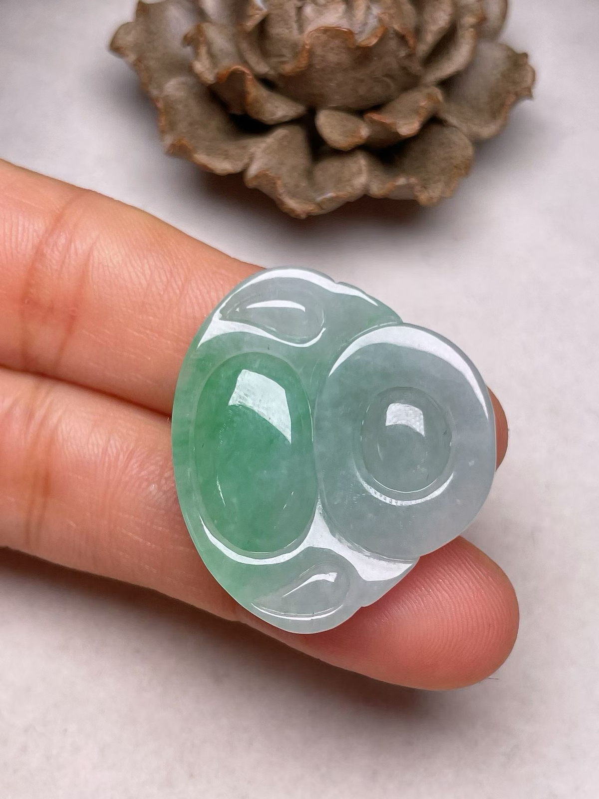 冰糯种飘绿【佛公】吊坠，种水好，玉质细腻 、卖相好‘