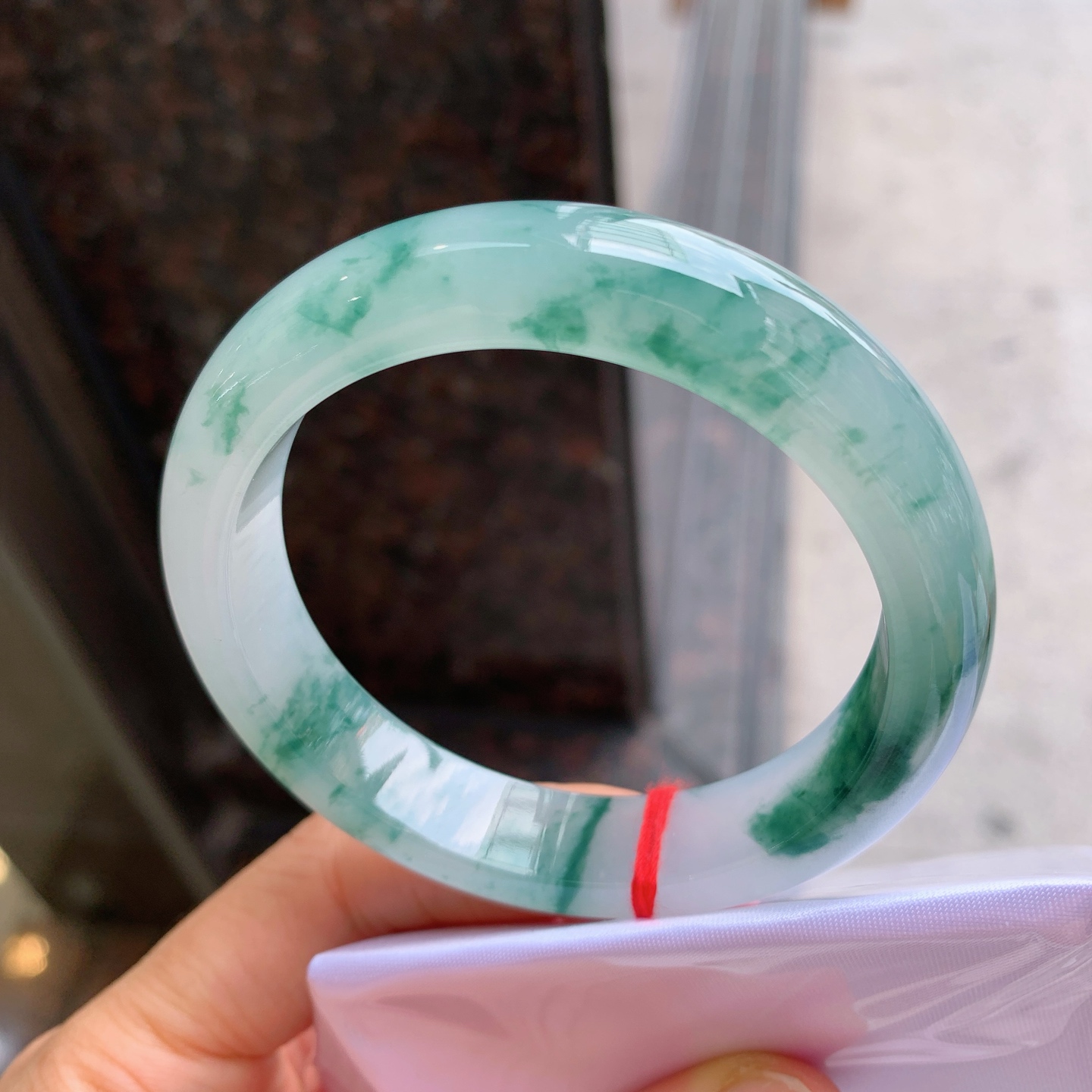 正圈飘花 无裂 尺寸：56/12.6/8.9  细腻