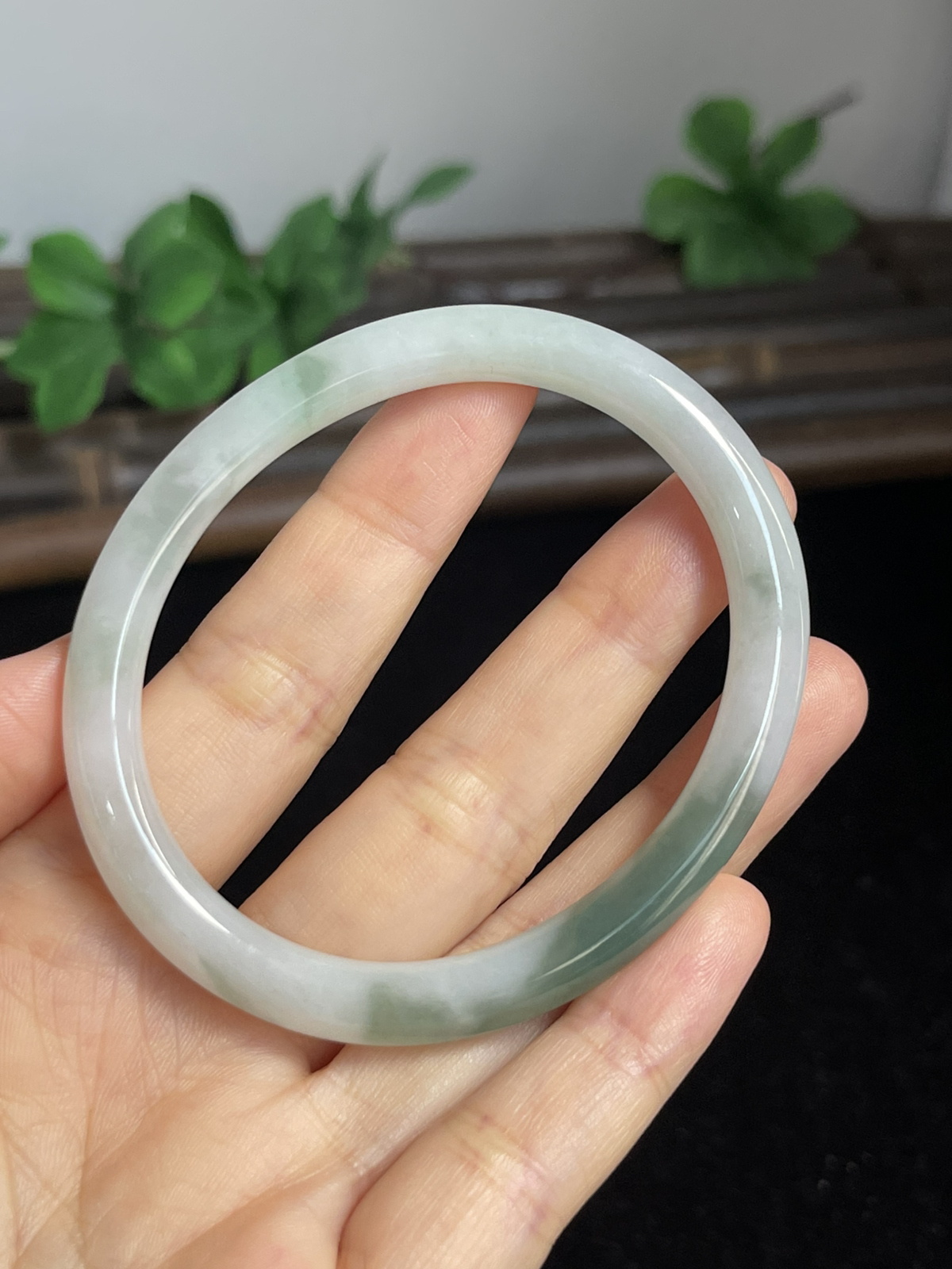 贵妃镯56圈口，翡翠手镯