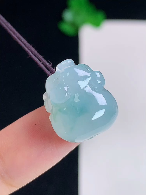  630，飘花小猪，无裂，尺寸15.8/14/10.3，№;y20bc