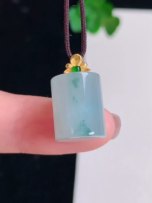  ，18k金镶冰飘花吊坠，无裂，尺寸10.5/13，№;y204768   18B