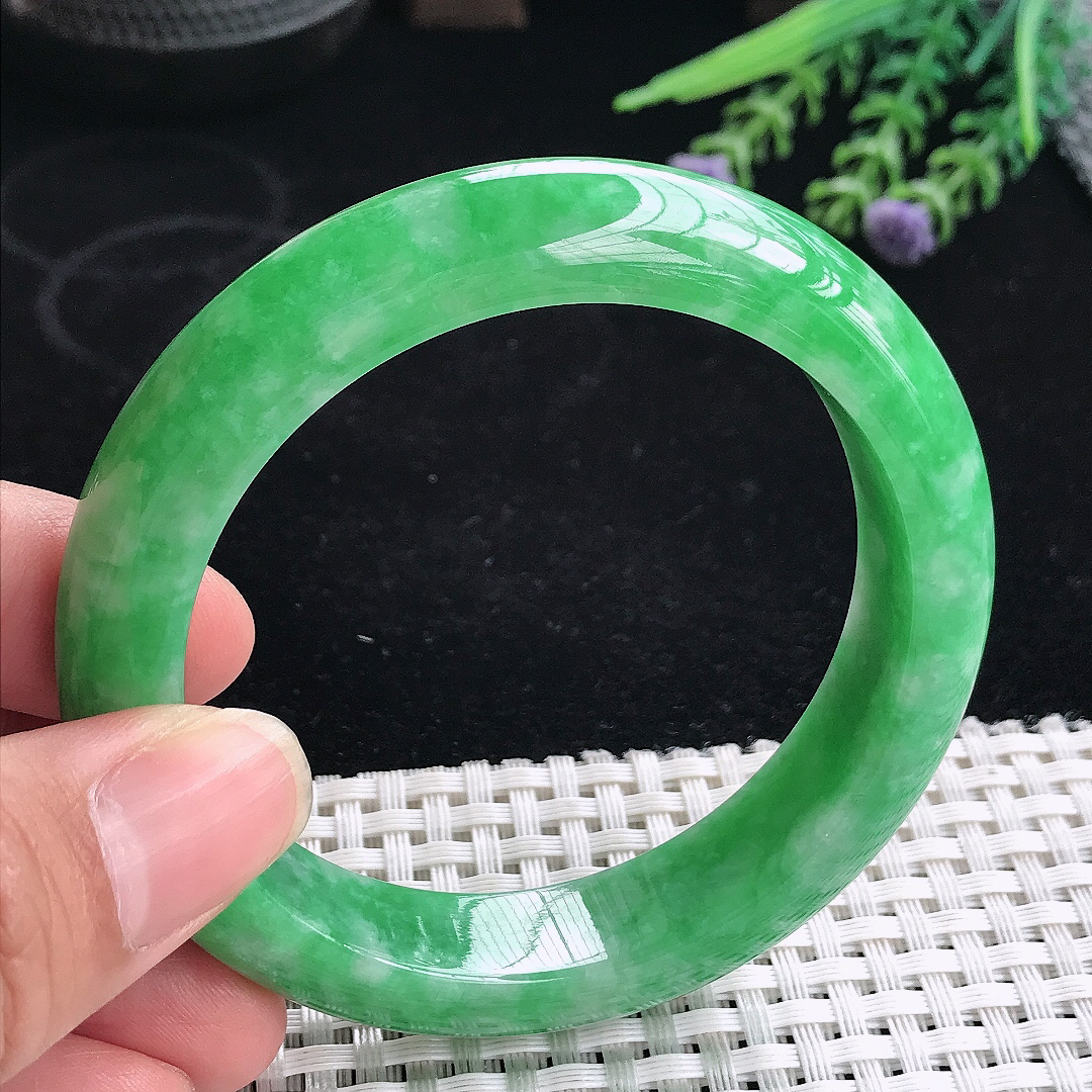 实拍A货翡翠56.8/13.2/9老坑精美满绿阳绿手镯宽边玉镯平安镯