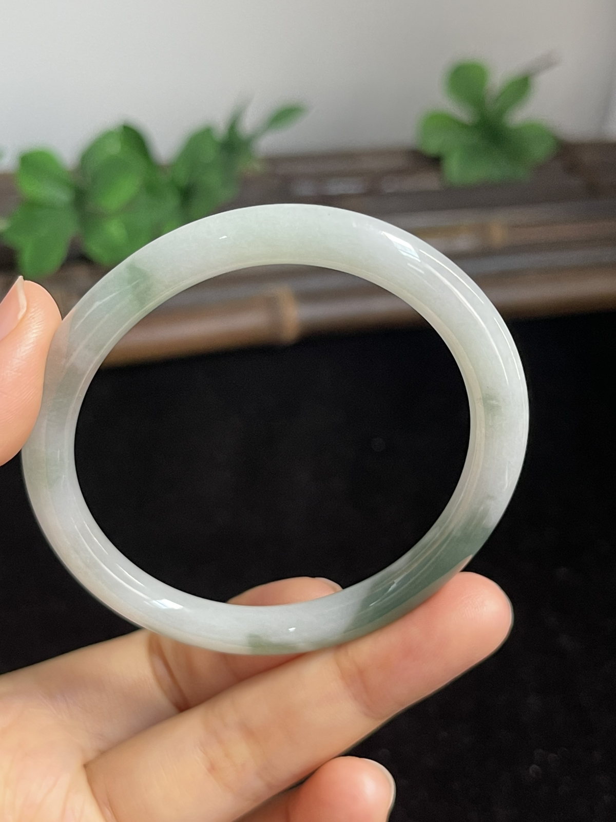 贵妃镯56圈口，翡翠手镯