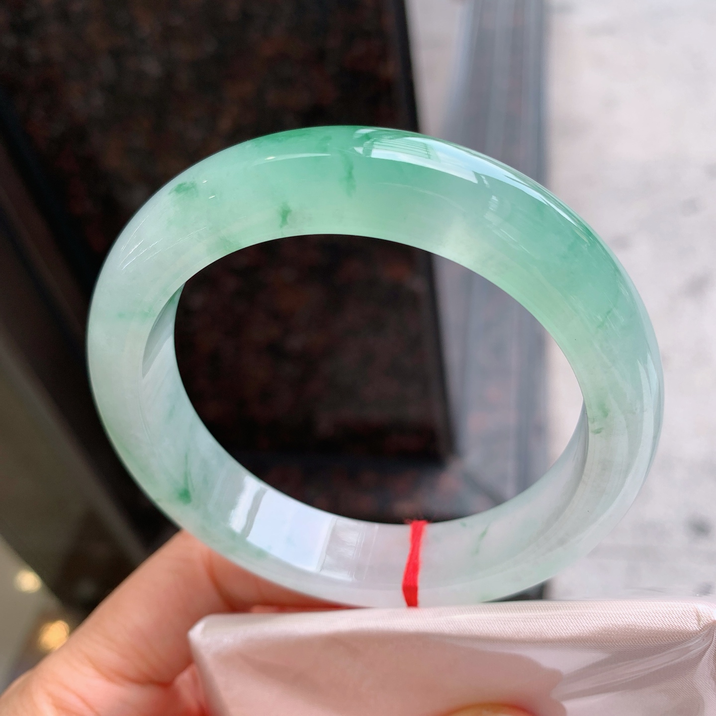 正圈冰飘绿 无裂 尺寸：58/13.3/9.3 冰润