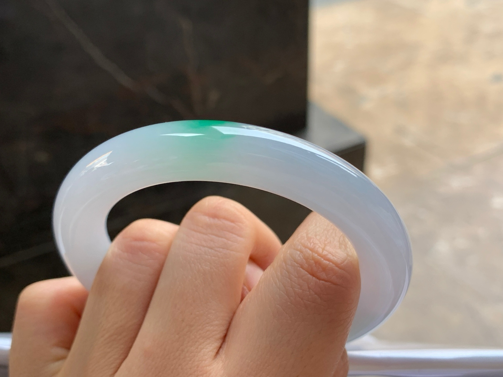 57-12

晴绿圆条手镯^_^清新