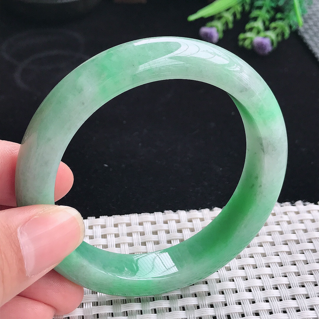 实拍A货翡翠57.5/13.2/9老坑精美满绿手镯宽边玉镯平安镯