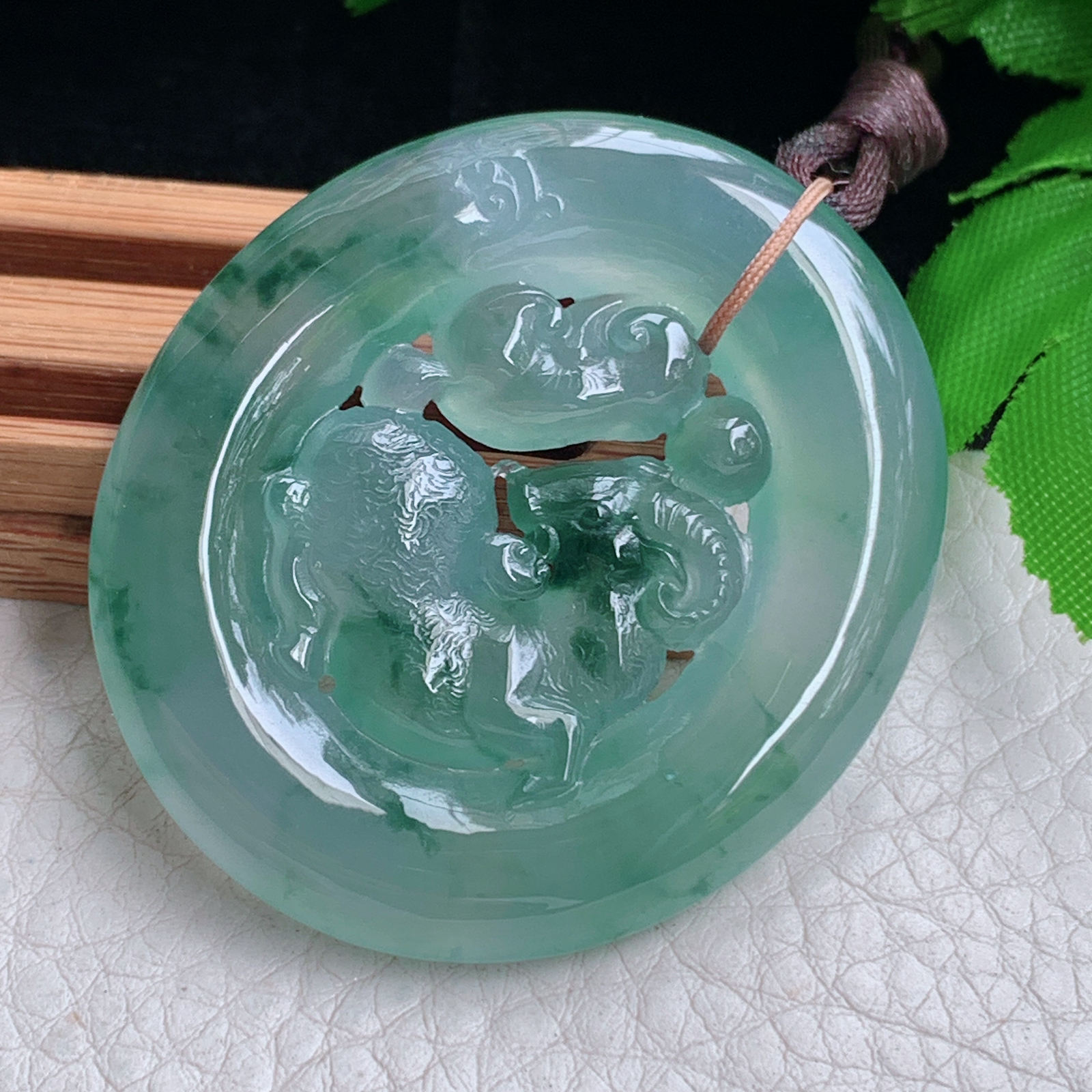 Bg实拍48.5*42.6*6.5缅甸翡翠冰种蓝水飘花生肖羊吊坠洋洋自得玉坠