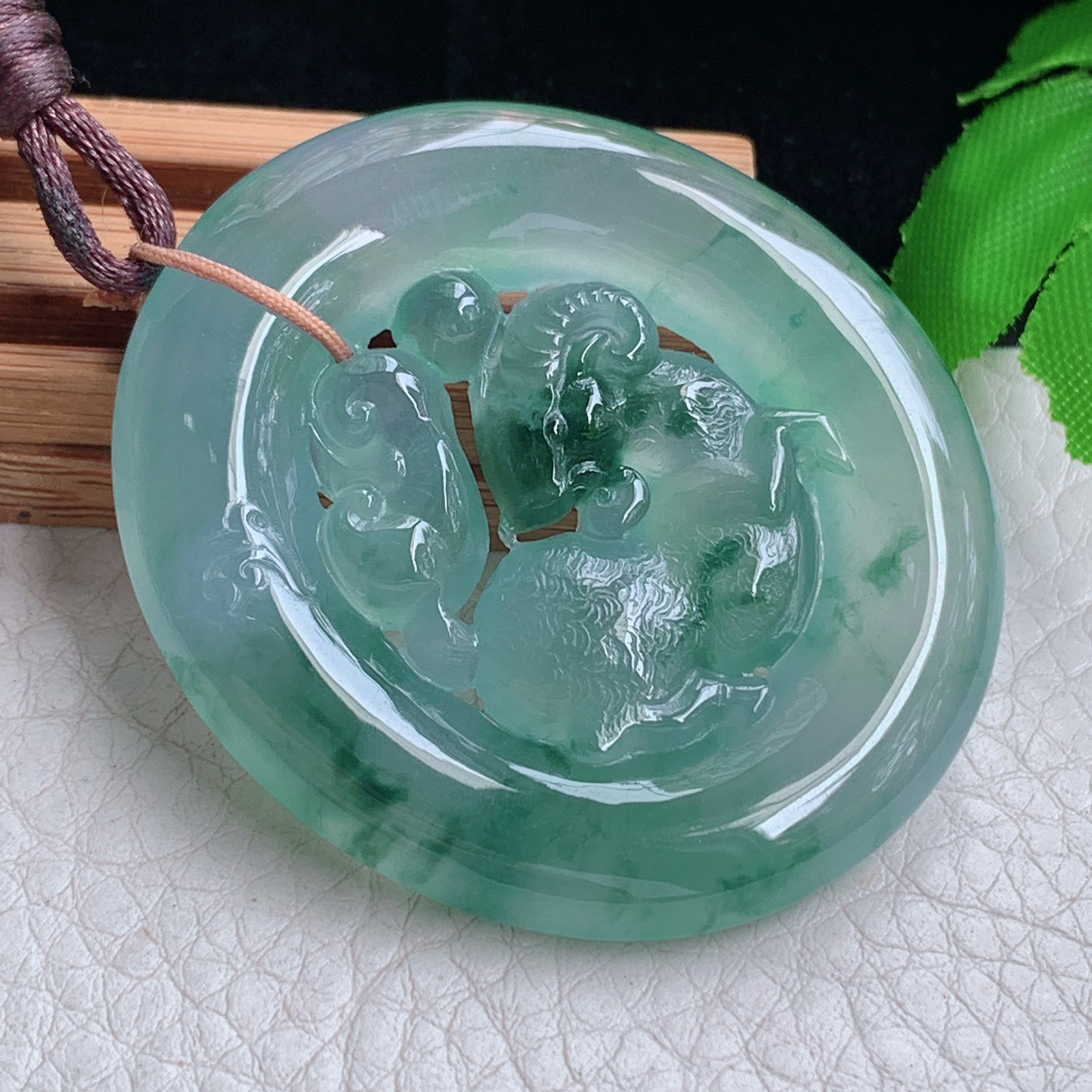 Bg实拍48.5*42.6*6.5缅甸翡翠冰种蓝水飘花生肖羊吊坠洋洋自得玉坠