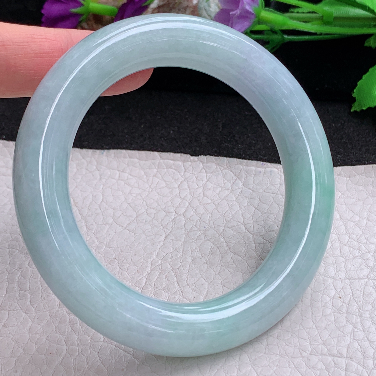 z实拍58*12.5胖圆镯 天然缅甸翡翠a货手镯淡春带彩圆条玉镯子