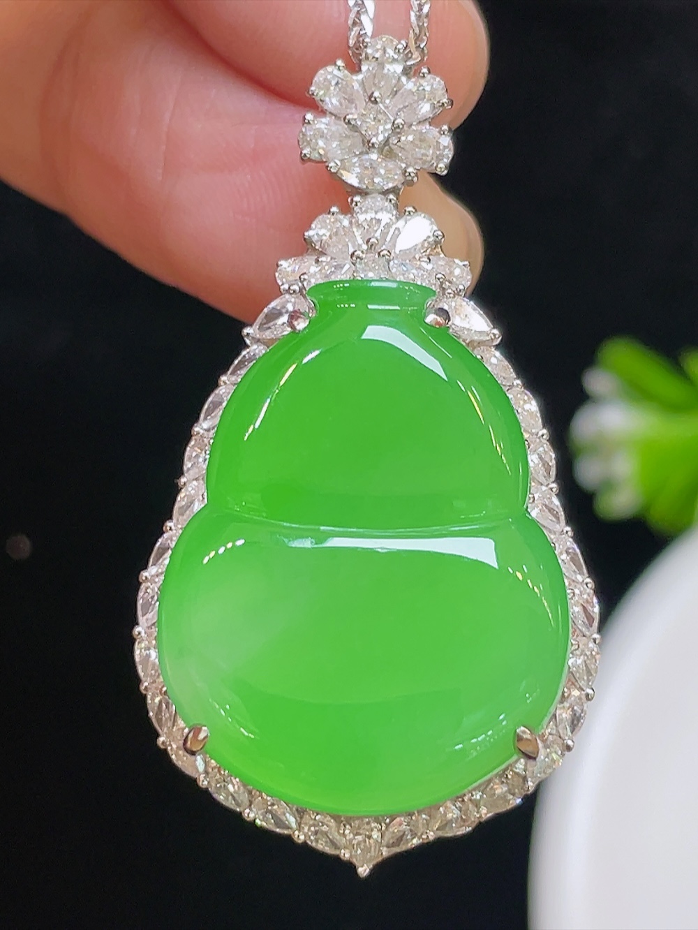 ️【冰种阳绿，大葫芦】大件饱满，通透水润，玉质细腻，翠色鲜艳，18k金奢华钻石镶嵌️，24.3-