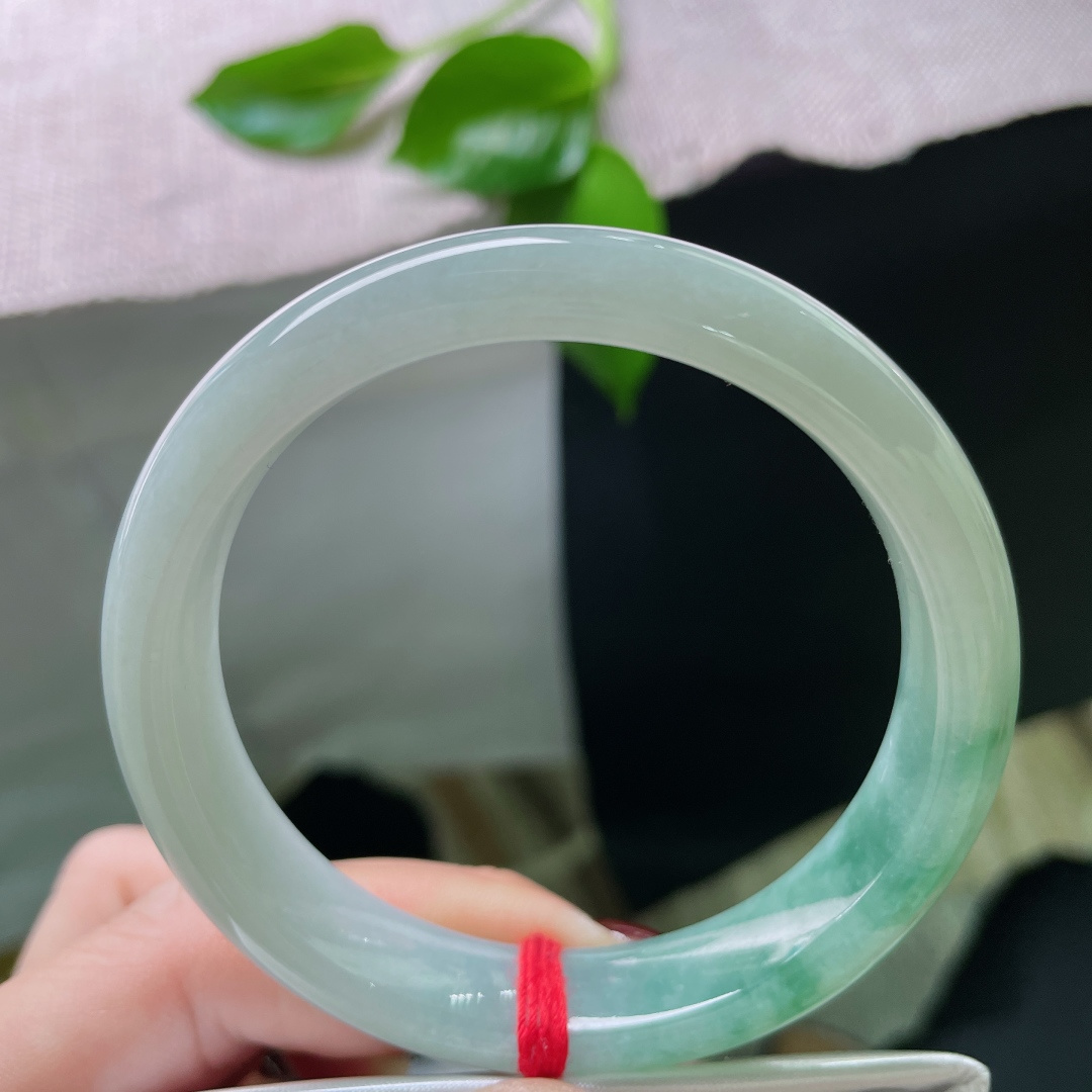 55.6/12.1/7.7，飘花正圈，水润，底子干净清爽，自带松弛感，无裂，ss49351a