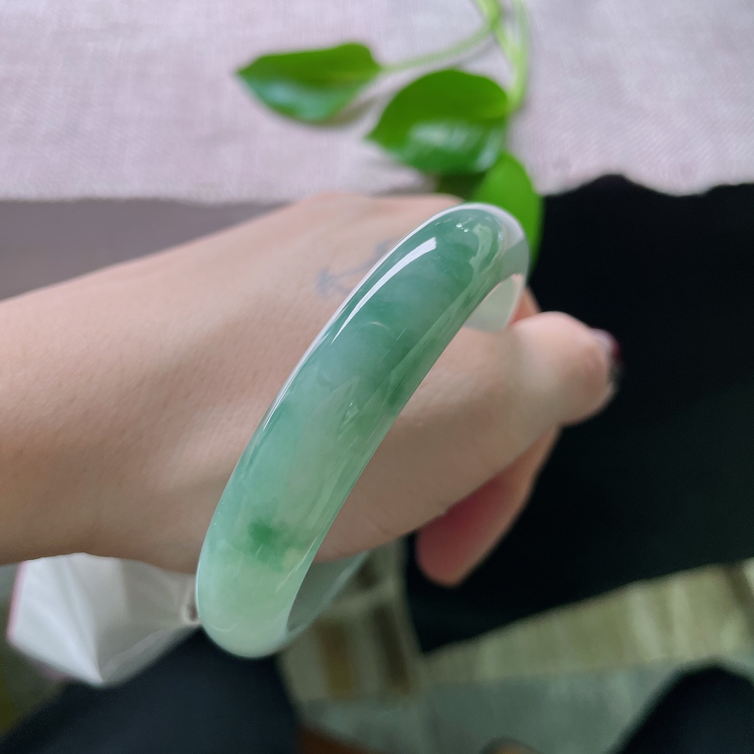 55.6/12.1/7.7，飘花正圈，水润，底子干净清爽，自带松弛感，无裂，ss49351a