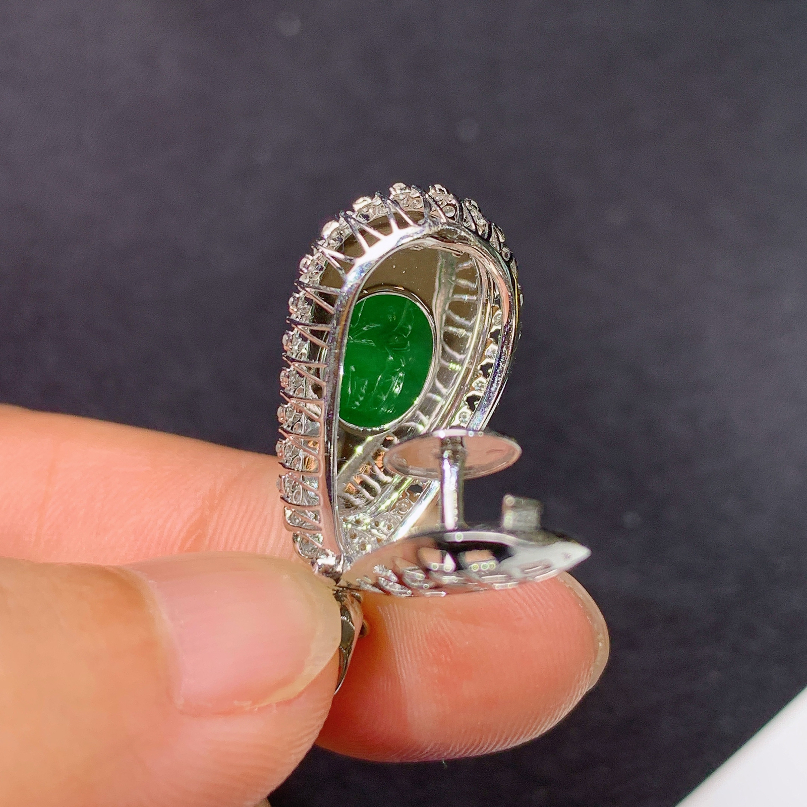 冰阳绿福豆吊坠，18k金镶嵌，冰润色阳，玉质细腻，种水足，Cr 尺寸27.8*12.5*9.4