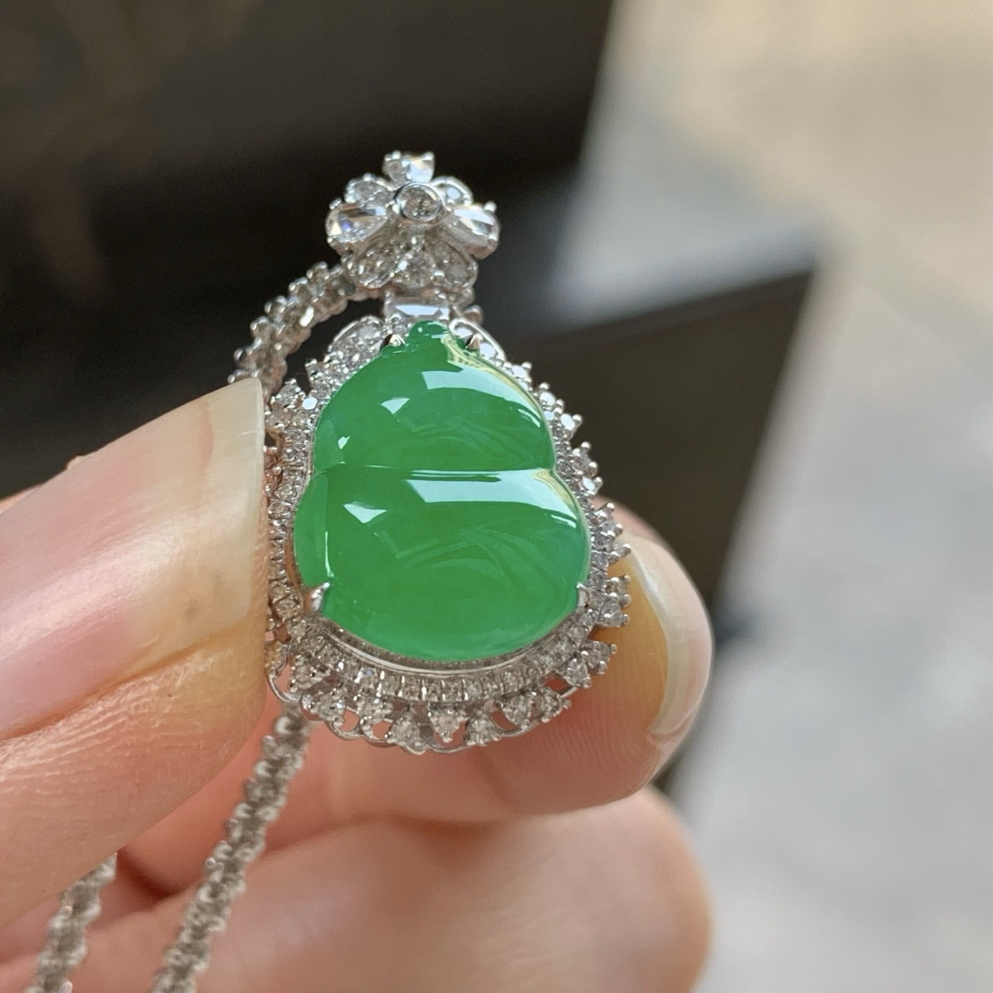 金钻镶嵌绿色葫芦^_^颜色均匀