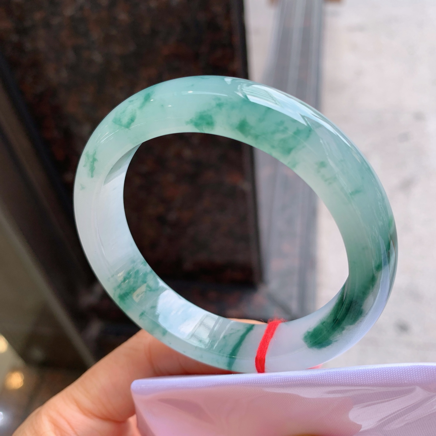 正圈飘花 无裂 尺寸：56/12.6/8.9  细腻