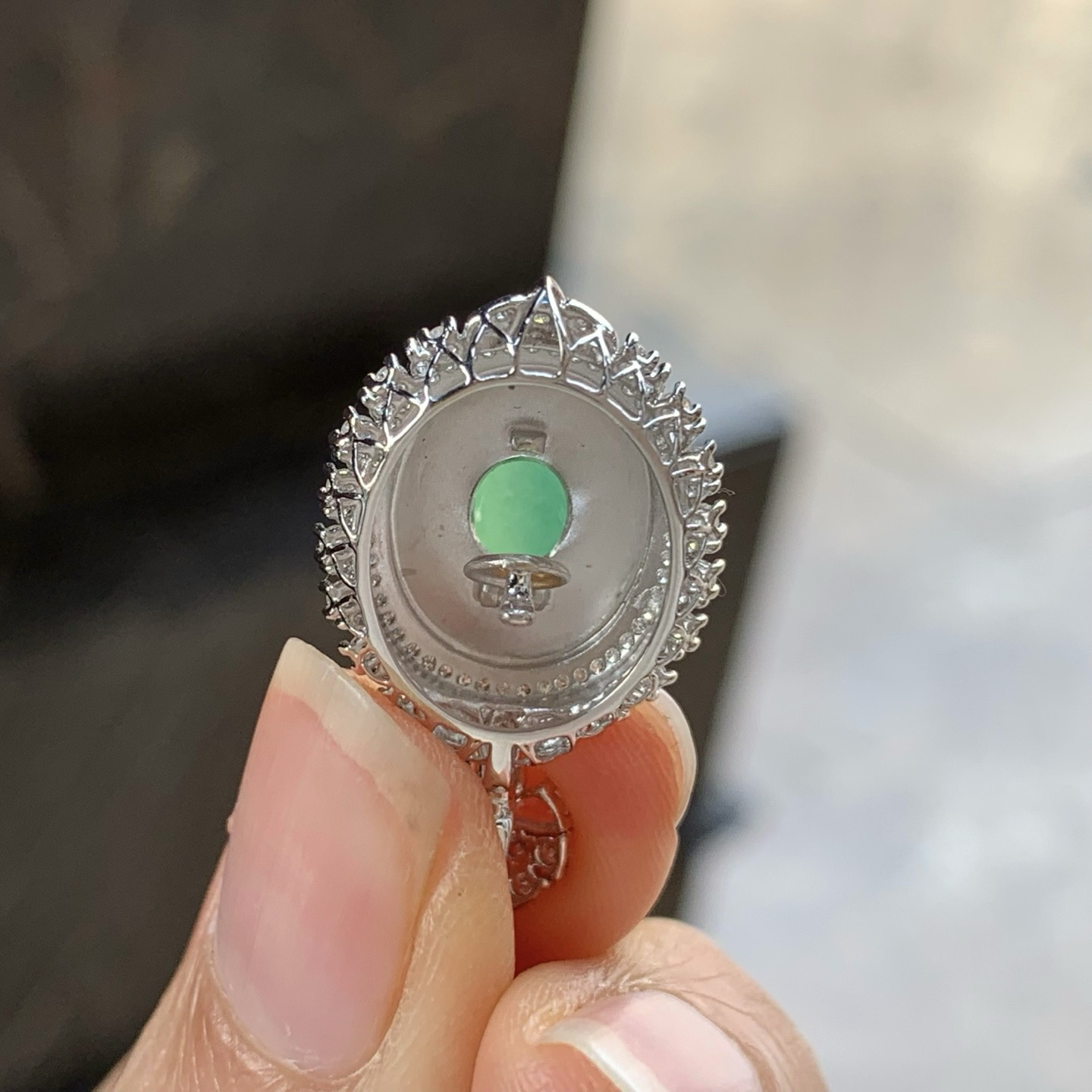 金钻镶嵌冰绿吊坠^_^色阳饱满