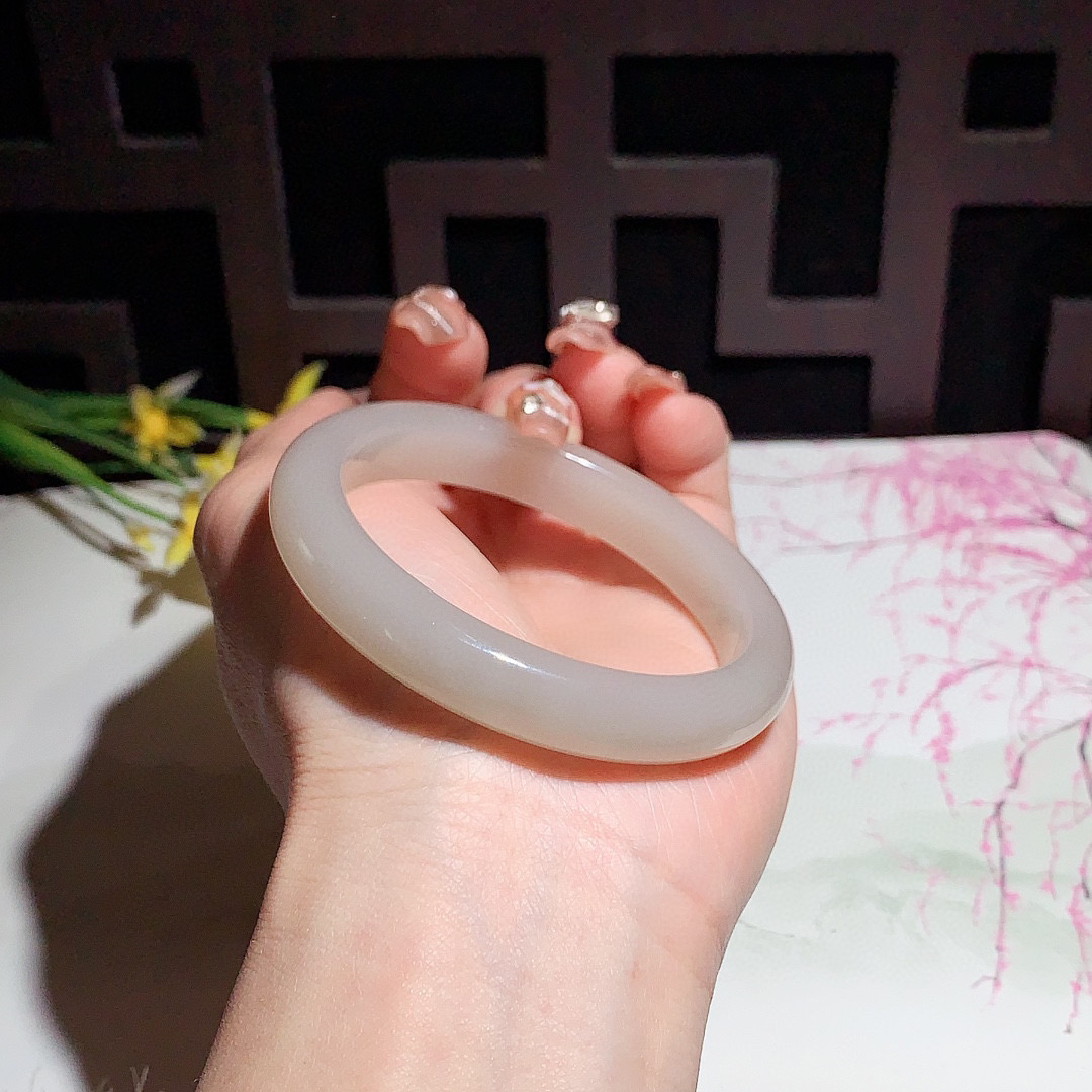 和田玉54圈口藕粉色手镯！玉质细腻油润 底色纯净 无裂无杂 脂粉好，品质好！