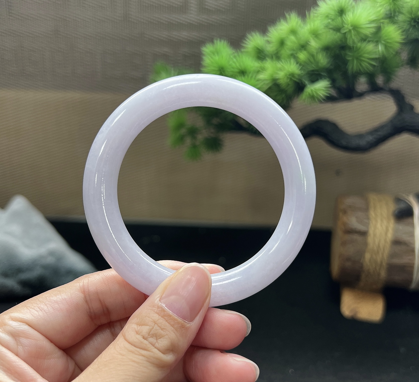 53圈口圆条紫罗兰，见光不失色，底妆胶润细腻~