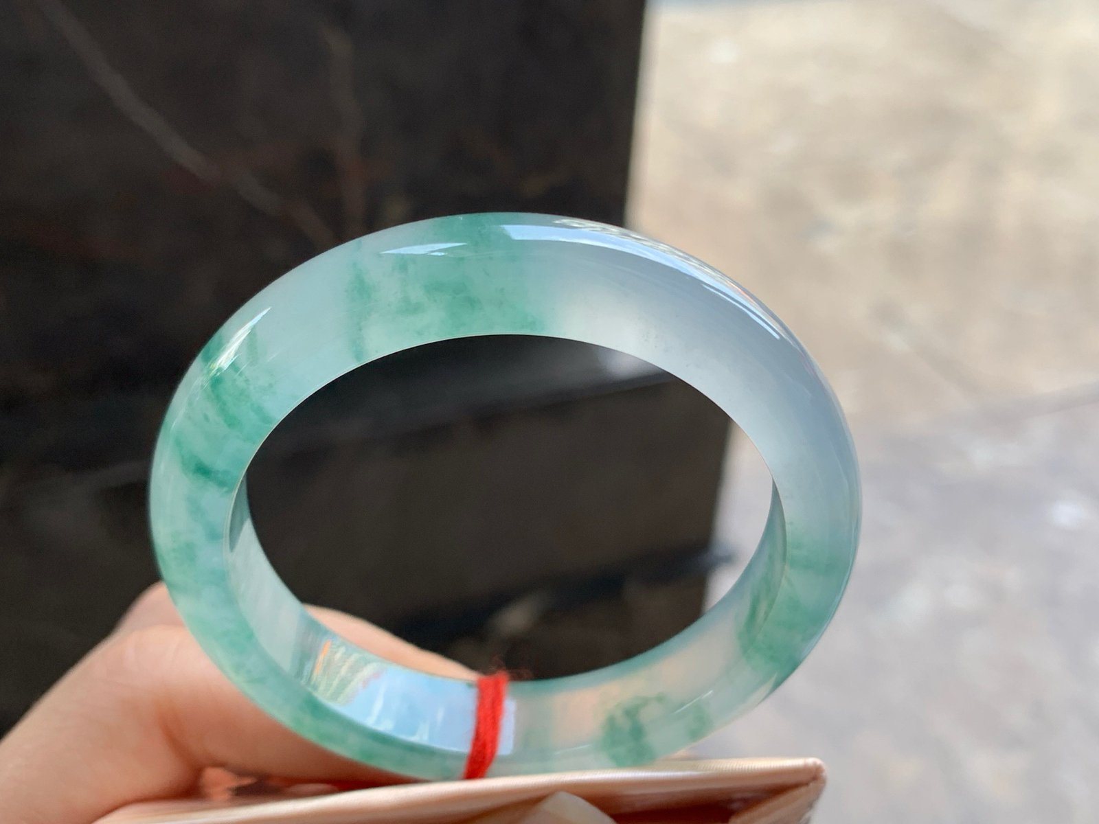 51.5-11.6-7.8

高冰飘花手镯^_^种水好