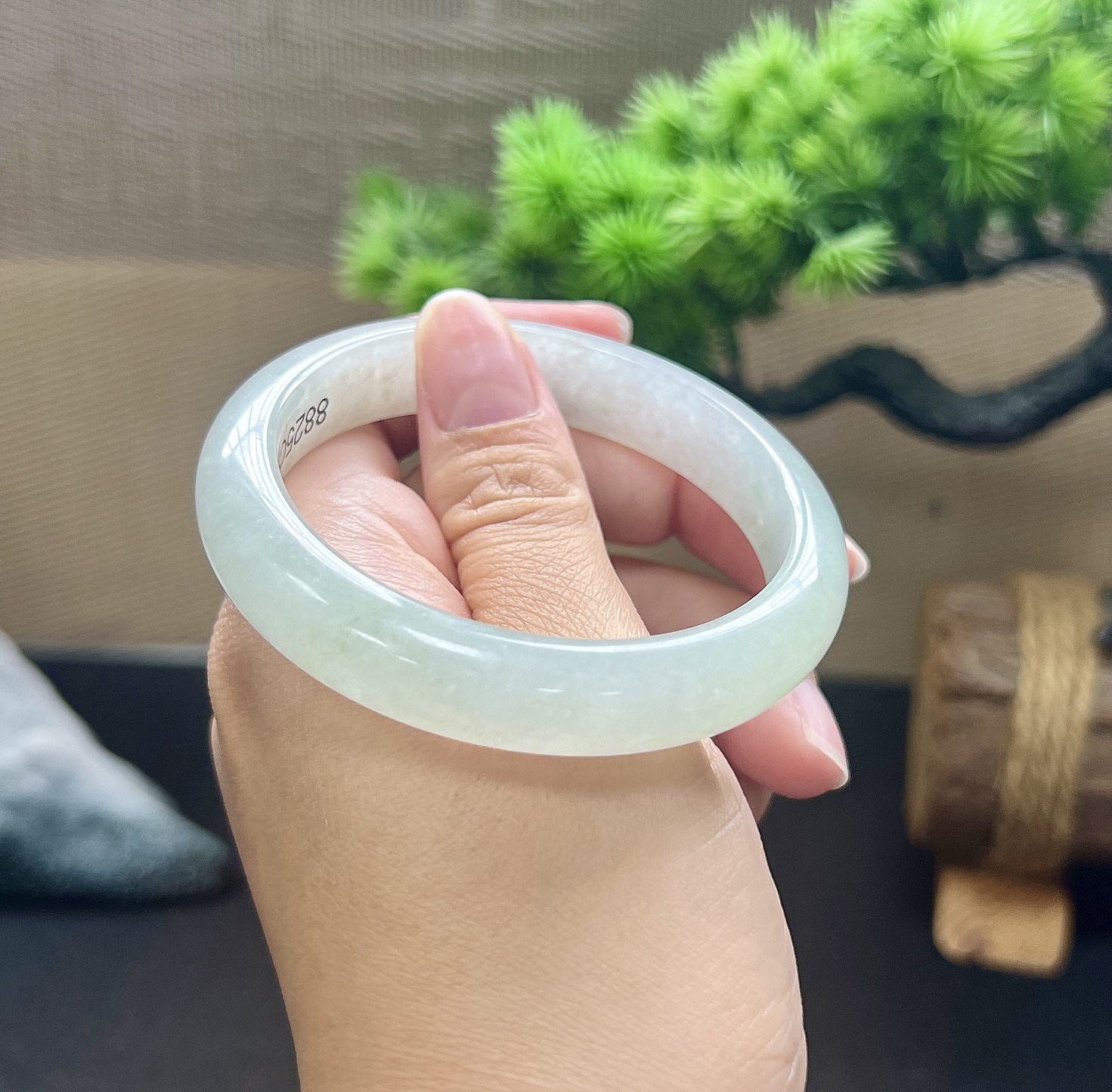 ￼ ￼ 54圈口正圈白月光手镯