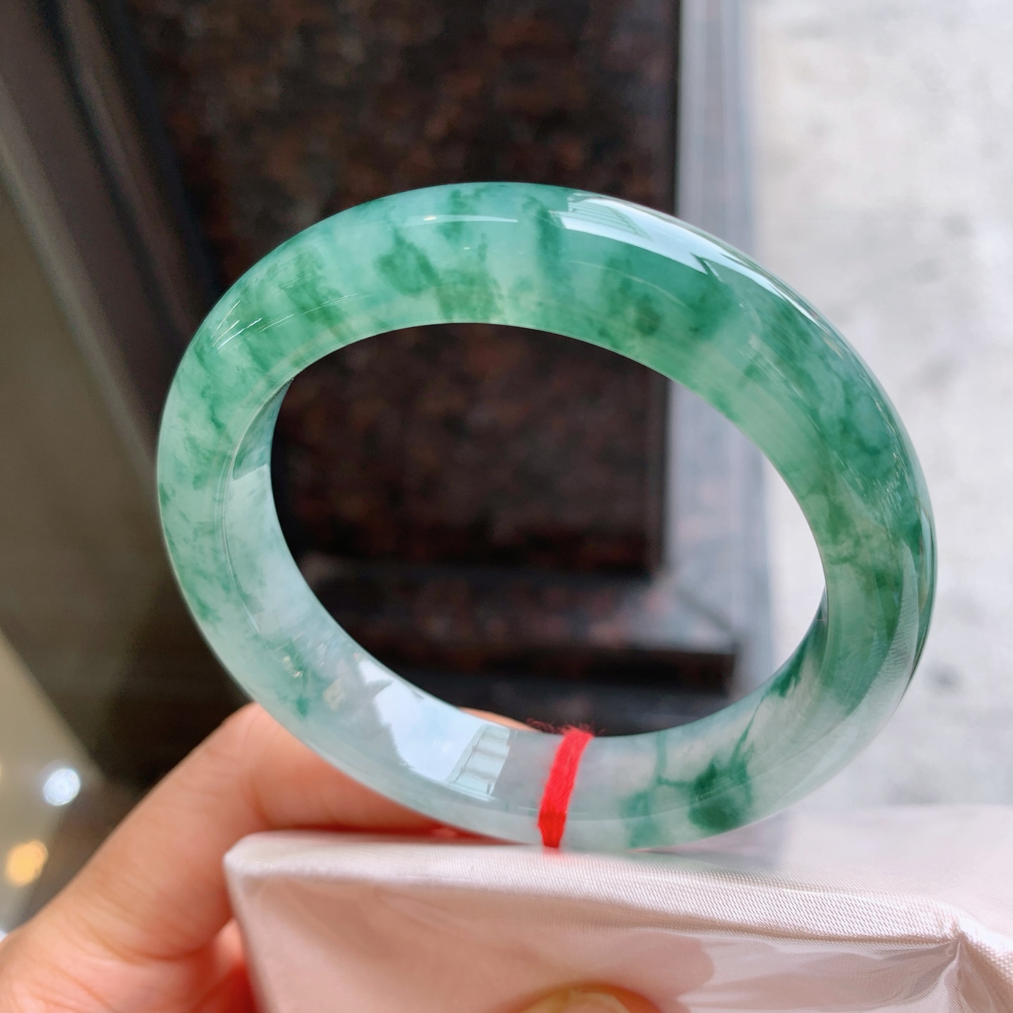 正圈冰飘花 无裂 尺寸：54.9/11.7/8.8 花色漂亮