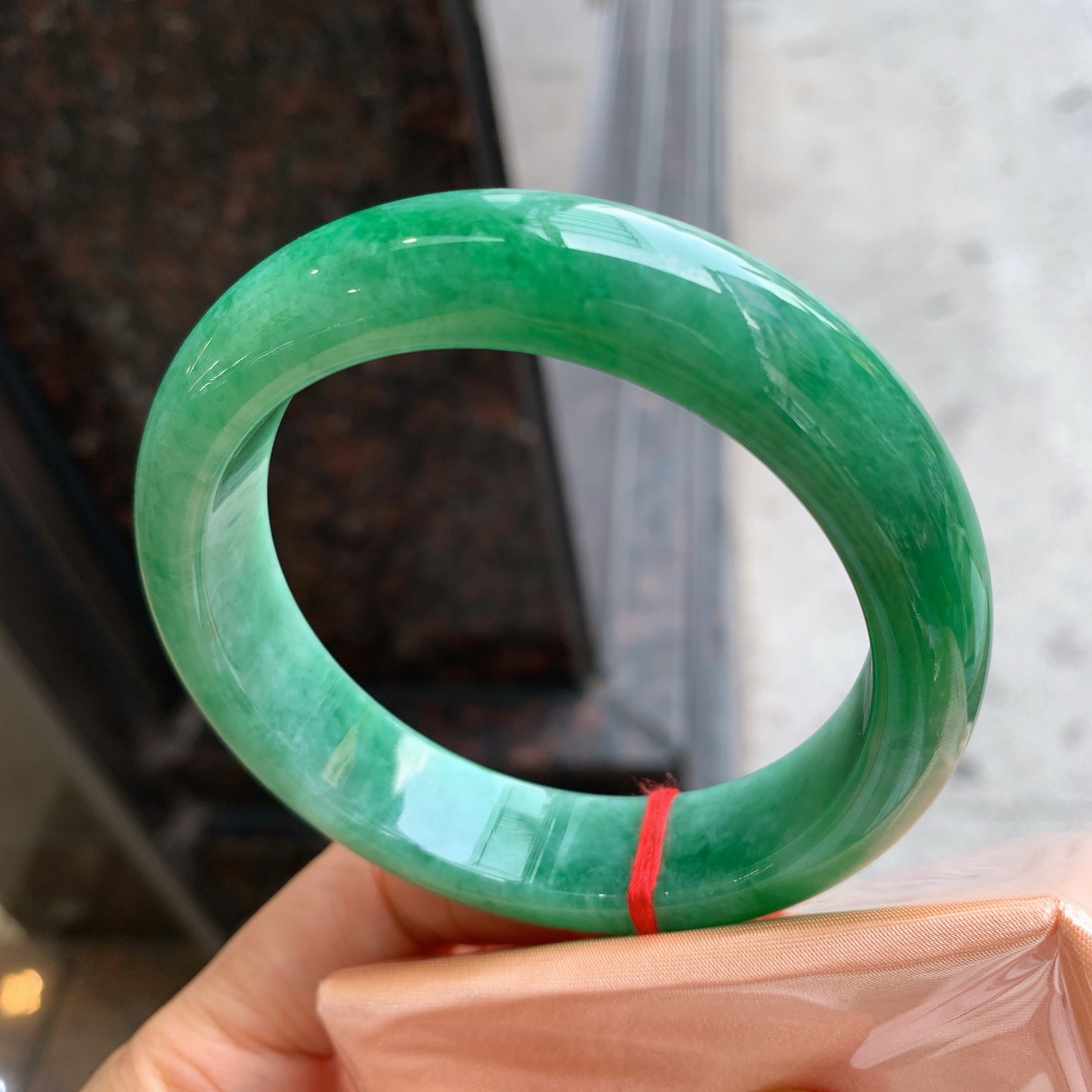 正圈飘绿 微细纹 尺寸：59.1/15/9.2  大圈口
