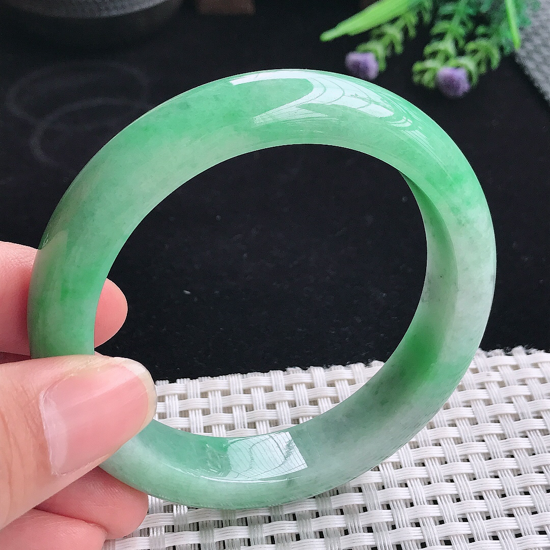 实拍A货翡翠57.5/13.2/9老坑精美满绿手镯宽边玉镯平安镯