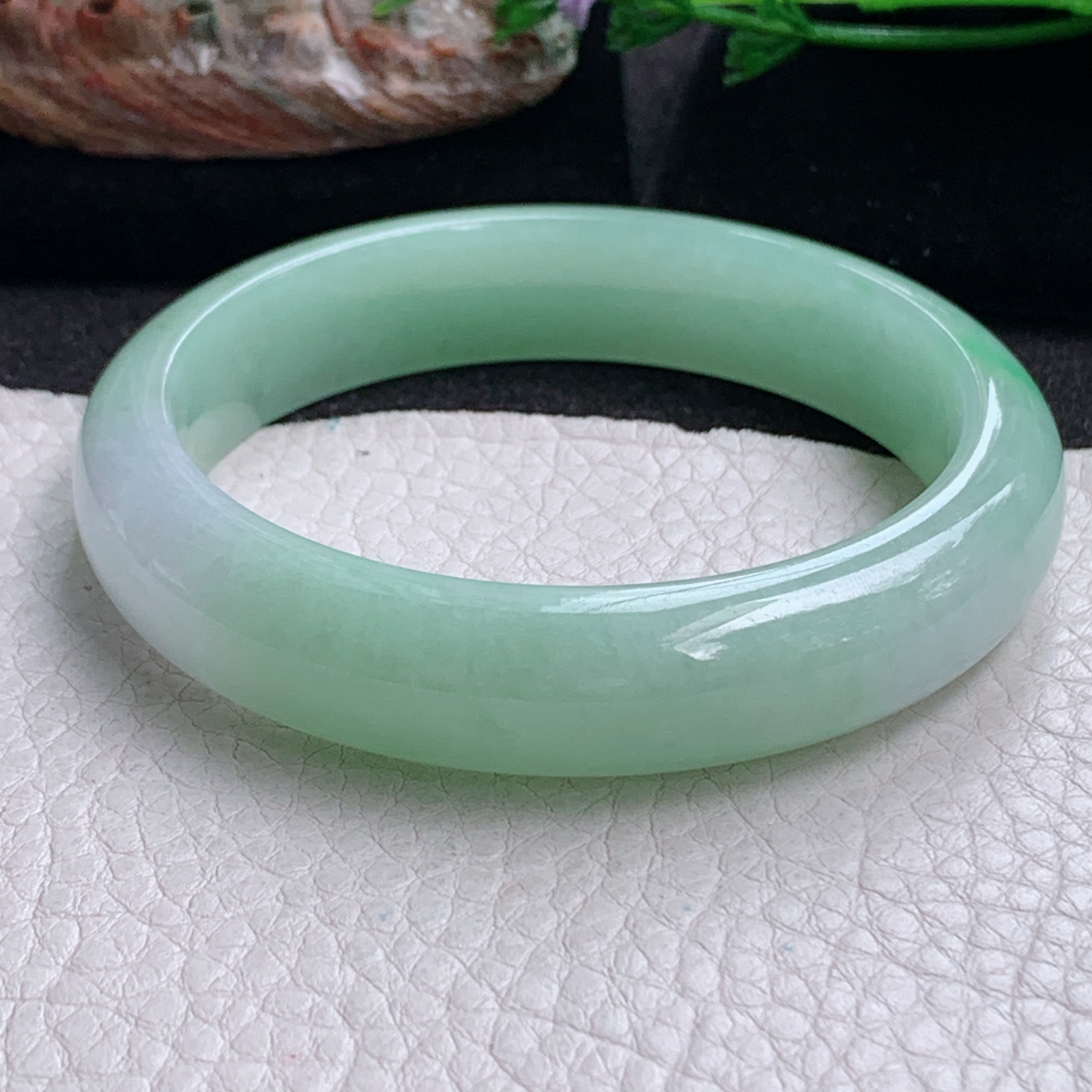 ee实拍57*13*8.2平安镯 天然缅甸翡翠a货白的甜绿水润正圈玉镯子