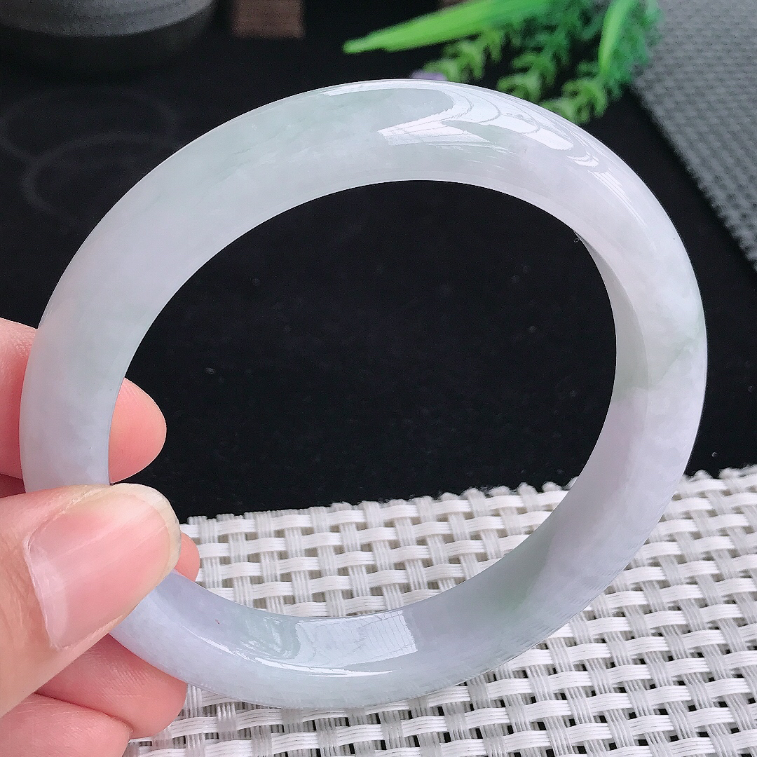 实拍A货翡翠63/11.6/9.2大圈口老坑秀气冰润手镯宽边玉镯平安镯