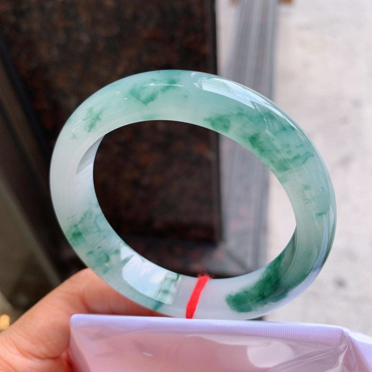 正圈飘花 无裂 尺寸：56/12.6/8.9  细腻