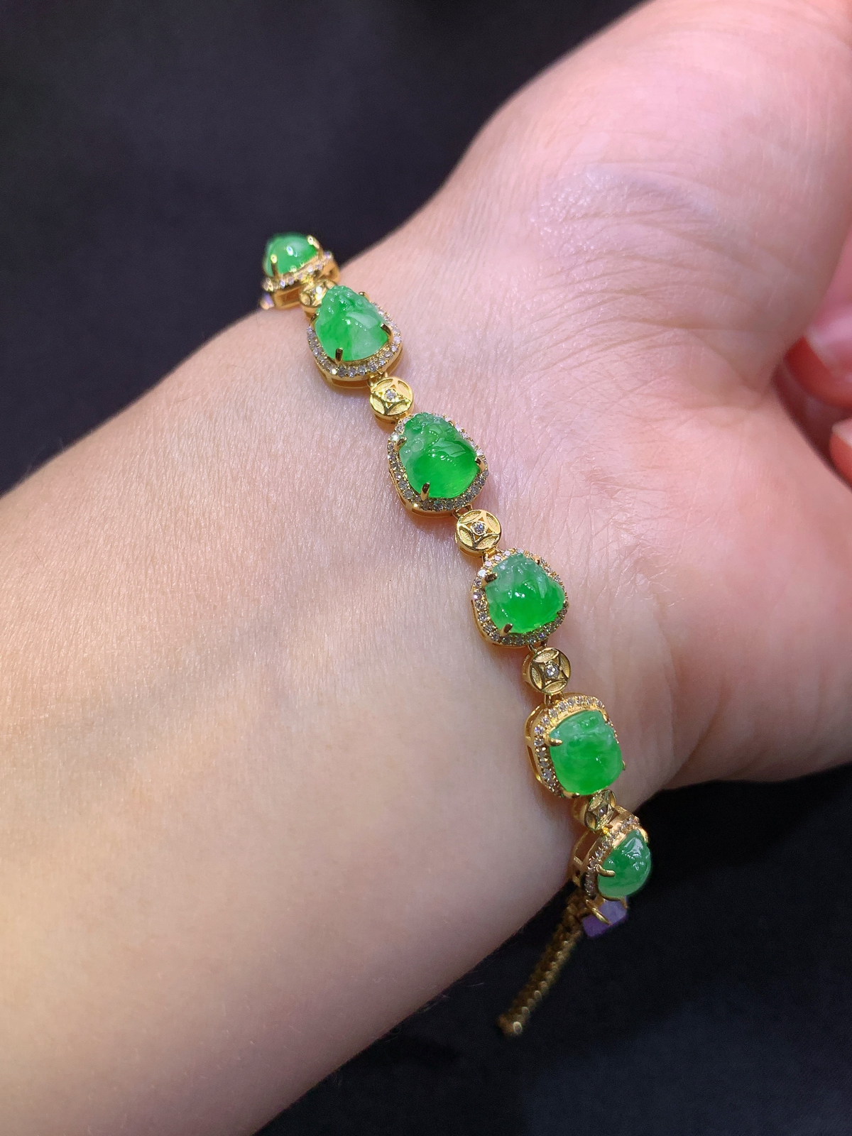 冰阳绿貔貅手链，18k金镶嵌，款式新颖，冰润色阳，种水足，Rh 尺寸6.6*5.3*2.3