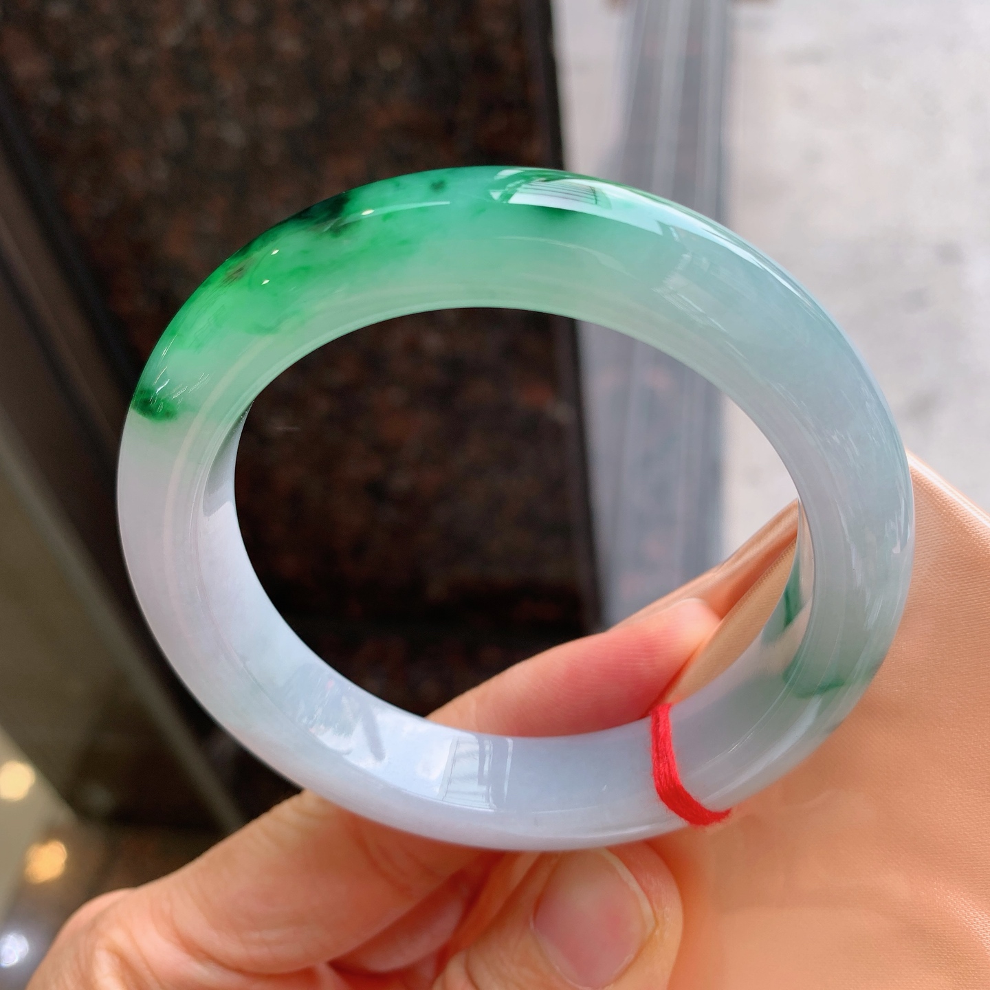 正圈飘绿 无裂 尺寸：56.8/12.2/9.4 色辣