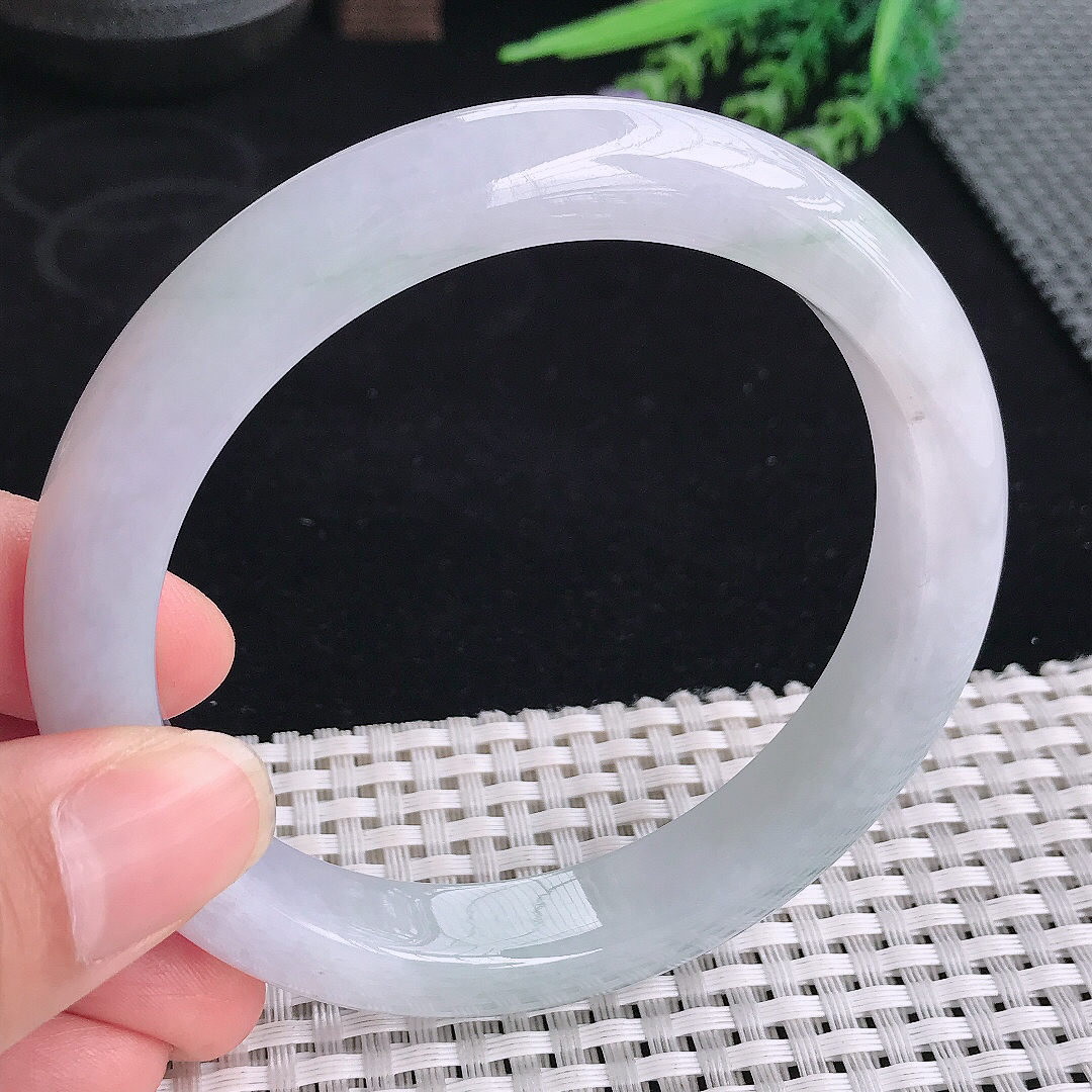 实拍A货翡翠63/11.6/9.2大圈口老坑秀气冰润手镯宽边玉镯平安镯