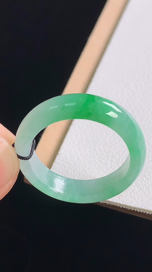 冰飘绿指环，无裂，尺寸:圈口21/19.4-5.8-3.0mm