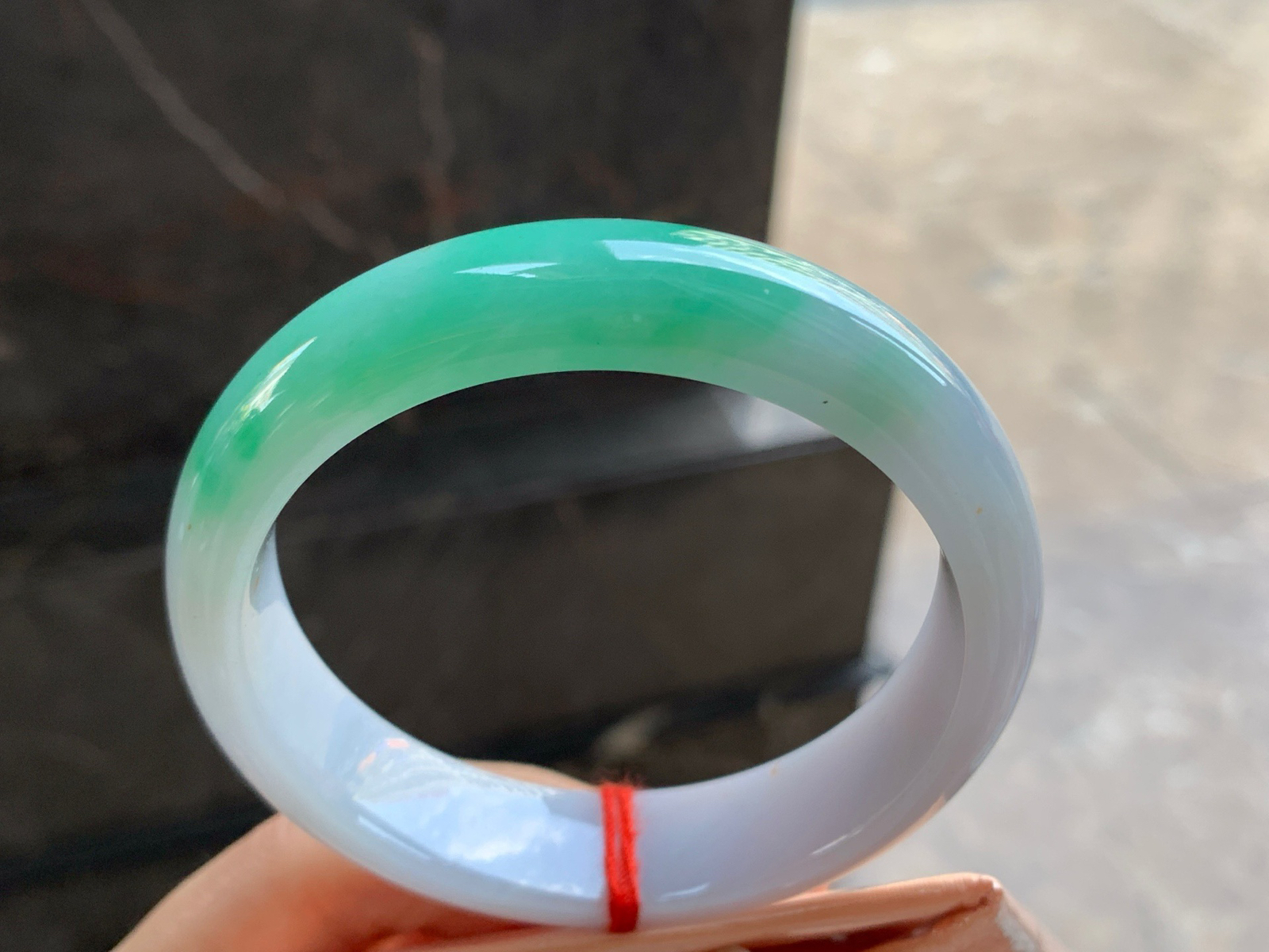 59-14.4-8.3

带色手镯^_^玉质温润 细腻