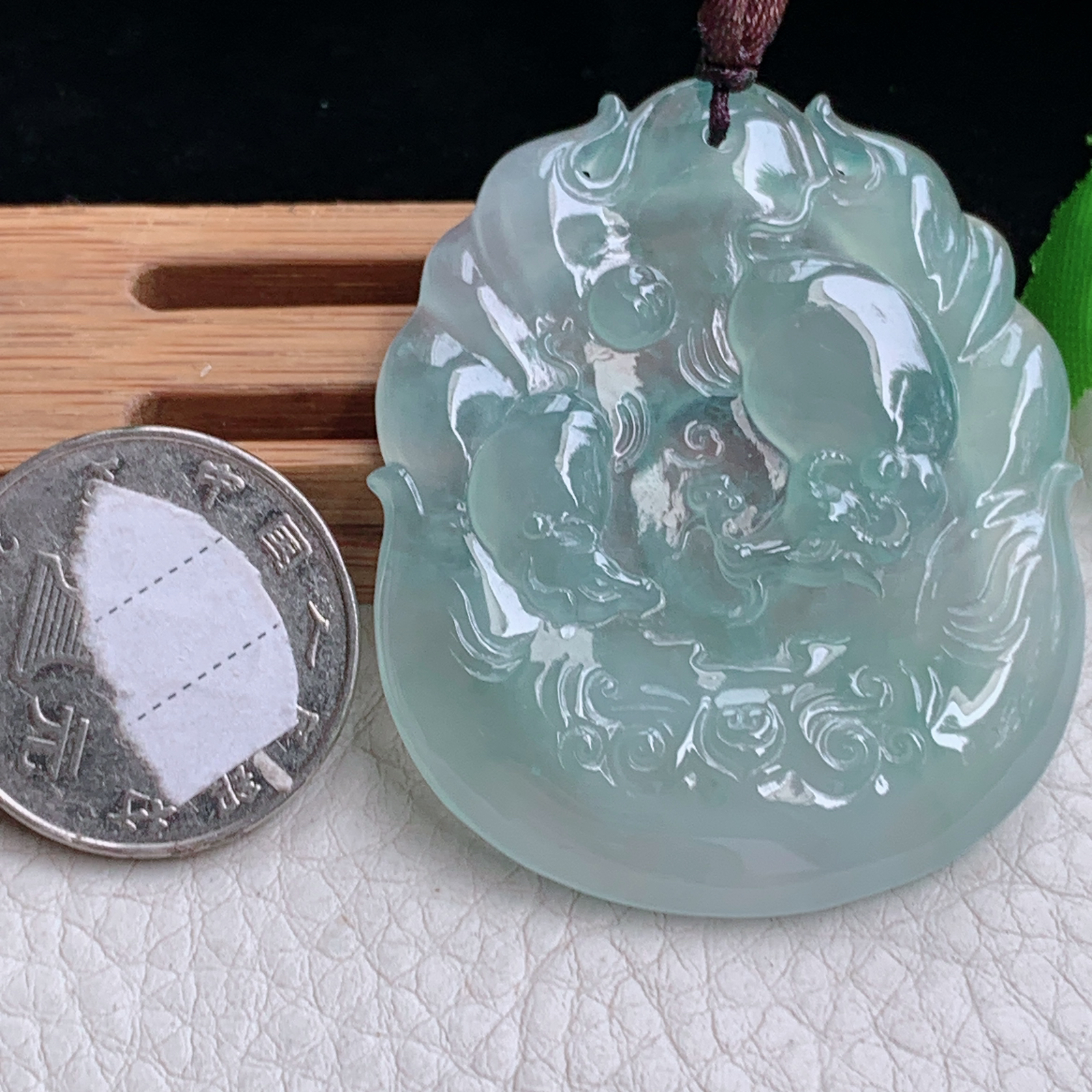 Bg实拍50*42*5.5缅甸翡翠冰种睛水扭转乾坤吊坠生肖牛玉坠